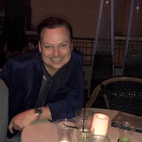 Hi I’m Vincent from Vegas.  Some people call me Vince, Vinnie or Vegas-Vinnie - Picture 10 of 12